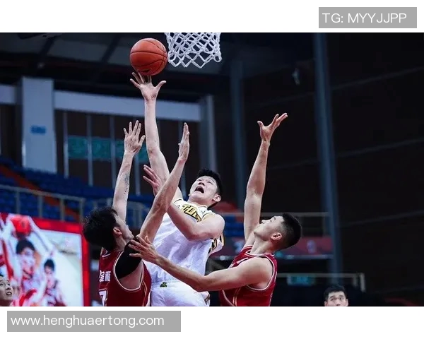 广东男篮与浙江稠州激战正酣谁能在这场对决中笑到最后